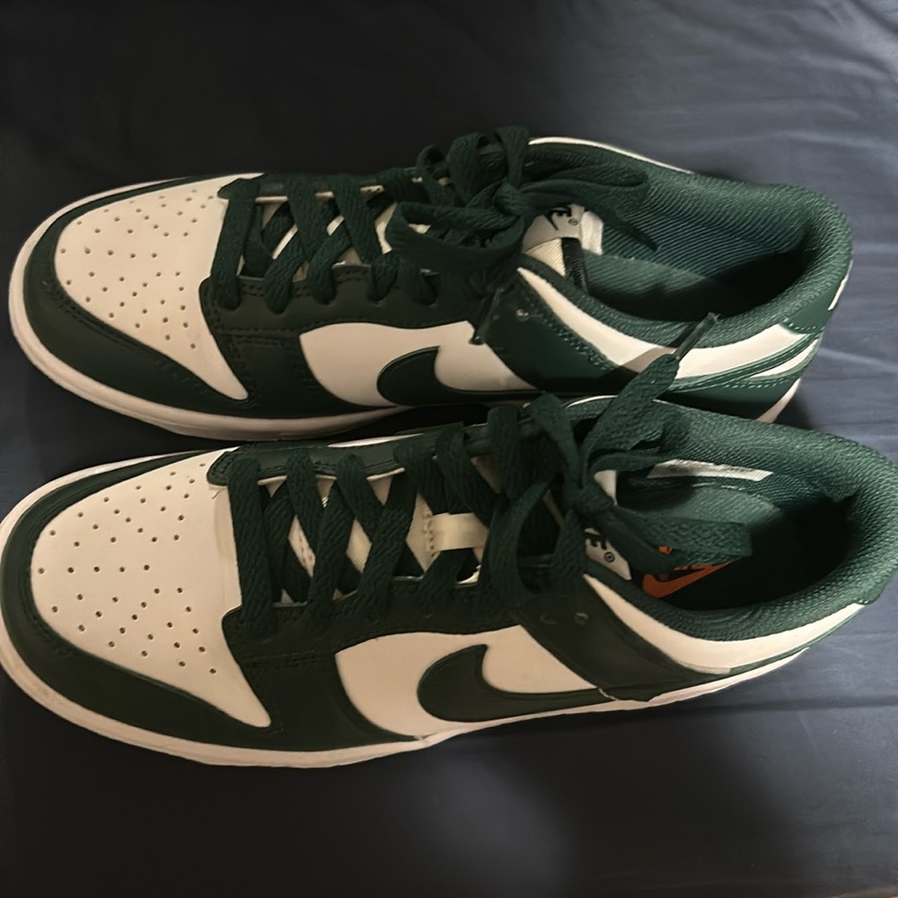 Size 6 Nike green Michigan dunks worn once great condition!